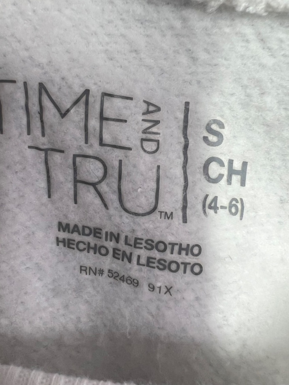 |•TIME AND TRU•| 'Fierce' White Crewneck Sweatshirt Size Small (4-6) - Picture 5 of 8